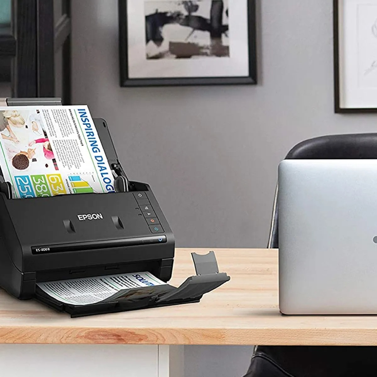 Máy scan là một thiết bị được sử dụng để chụp ảnh của các vật thể hoặc tài liệu và chuyển đổi chúng thành dữ liệu kỹ thuật số.